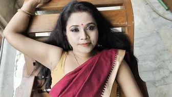 Saree Clad Aunty Sniffing Her Armpit Getting Turned On Fully