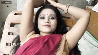 Saree Clad Aunty Sniffing Her Armpit Getting Turned On Fully