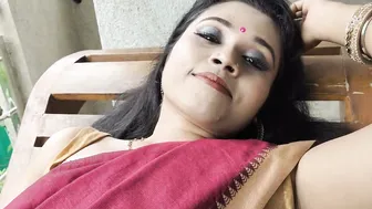 Saree Clad Aunty Sniffing Her Armpit Getting Turned On Fully