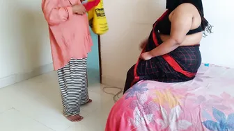 Delivery Guy Fucking Horny Indian Aunty While Hubby Away