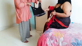 Delivery Guy Fucking Horny Indian Aunty While Hubby Away