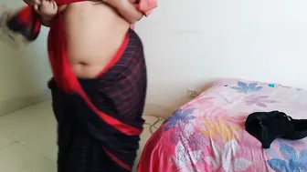 Delivery Guy Fucking Horny Indian Aunty While Hubby Away
