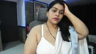 Busty Mature Babe Licking And Playing With Her Big Boobs