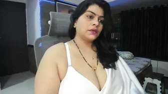 Busty Mature Babe Licking And Playing With Her Big Boobs