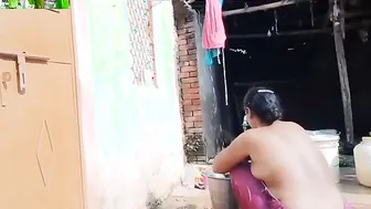 Hot Indian Aunty Secretly Filmed Bathing Naked At Home