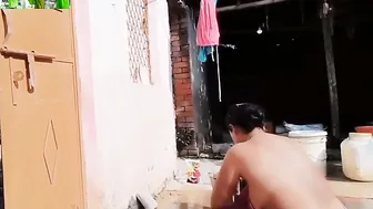 Hot Indian Aunty Secretly Filmed Bathing Naked At Home