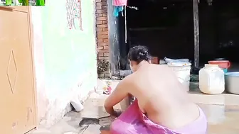 Hot Indian Aunty Secretly Filmed Bathing Naked At Home
