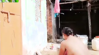 Hot Indian Aunty Secretly Filmed Bathing Naked At Home