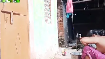 Hot Indian Aunty Secretly Filmed Bathing Naked At Home