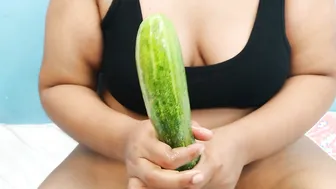 Widow Aunty Masturbating Hard With Big Cucumber In Pussy