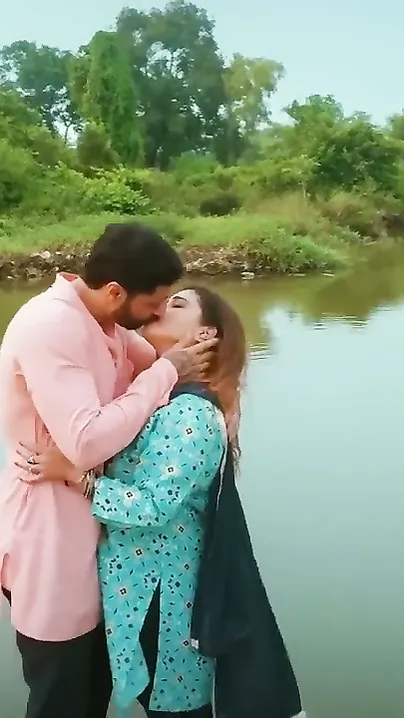 Web Series Scene With Bhabhi Cheating In Saree With Delivery Boy