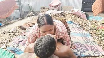 Outdoor Sex With Neighbor Bhabhi Behind Her House Catching