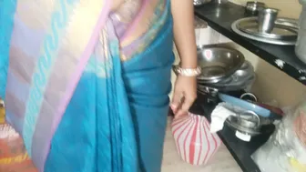 Horny Housewife Getting Romanced And Fucked In Pattu Saree