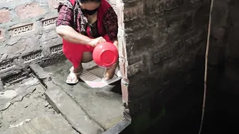 Finding Aunty In Bathroom Hugging Her And Drilling Her Ass