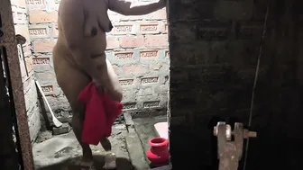 Finding Aunty In Bathroom Hugging Her And Drilling Her Ass
