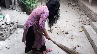 Aunty Cleaning Yard Gets Ass Fucked Hard From Behind Outdoor