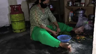 Hugging Aunty In Kitchen And Fucking Her Ass While She Cooks