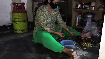 Hugging Aunty In Kitchen And Fucking Her Ass While She Cooks