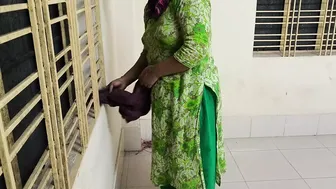 Catching Elder Sister Cleaning Fucking Her Ass Suddenly