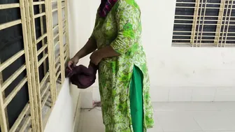 Catching Elder Sister Cleaning Fucking Her Ass Suddenly