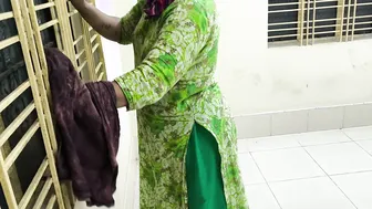 Catching Elder Sister Cleaning Fucking Her Ass Suddenly