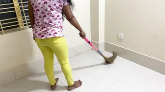 Catching Desi Maid Alone And Fucking Her Tight Ass After Hugging