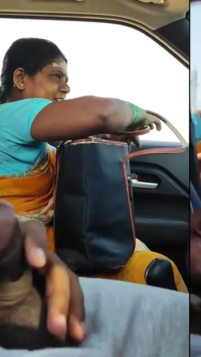 Mallu Aunty Lift Mein Lund Dikhake Chut Khulta Hai Bahana