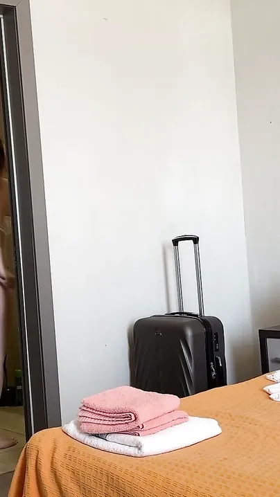 Stepson Banging Stepmom's Chut Unplanned In Cheap Hotel Room