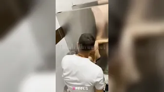 College Dost Lavatory Mein Chudai Karte Selfie Bana Rahe