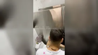 College Dost Lavatory Mein Chudai Karte Selfie Bana Rahe