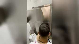 College Dost Lavatory Mein Chudai Karte Selfie Bana Rahe