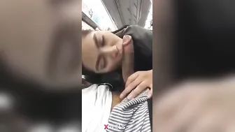 Anjaan Ladki Train Mein Lund Chus Rahi Chupke Se
