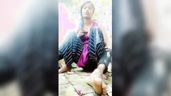 Shy Desi Gf Riding Bf’s Dick Outdoor Near Punjab Highway