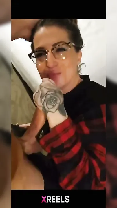 Cheating Bartender Milf Sucking After Hubby Call In Motel