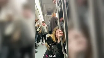 Cute Desi Gf Lund Chus On Delhi Metro Aunty Dekhti Hai