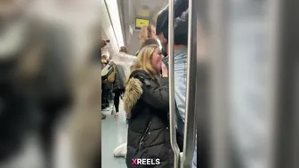 Cute Desi Gf Lund Chus On Delhi Metro Aunty Dekhti Hai