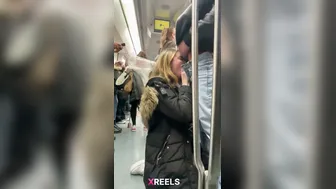 Cute Desi Gf Lund Chus On Delhi Metro Aunty Dekhti Hai