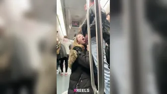 Cute Desi Gf Lund Chus On Delhi Metro Aunty Dekhti Hai