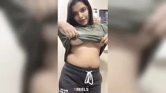 Nri Busty Desi Gf Bf Ko Video Bhej Rahi Chaddi Utarte Hue