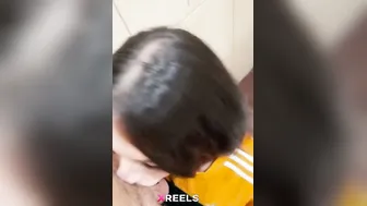 Hot Tinder Wali Ladki Bathroom Mein Lund Chusai First Date