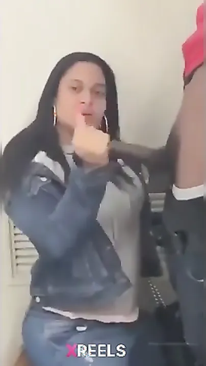 Office Randi Sucking Do Colleagues Ka Lund In Backroom Chai Break