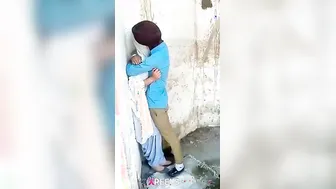 Punjabi Jodi Bahar Sarso Ke Khet Mein Garam Kiss Karte Hue