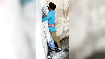 Punjabi Jodi Bahar Sarso Ke Khet Mein Garam Kiss Karte Hue