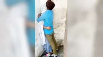 Punjabi Jodi Bahar Sarso Ke Khet Mein Garam Kiss Karte Hue