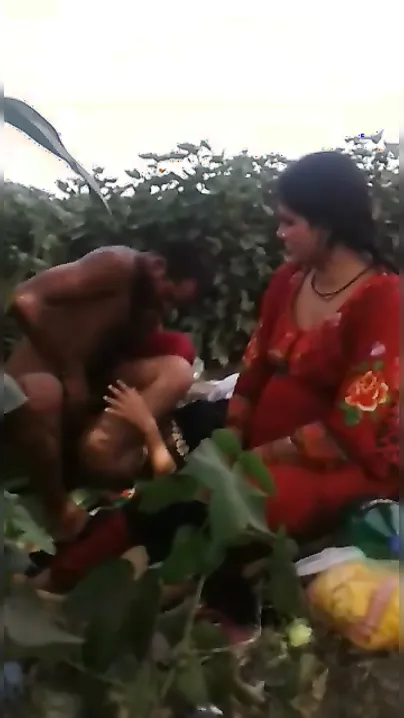 Dehati Couples Swapping Wives For Raw Pussy Pounding In Fields
