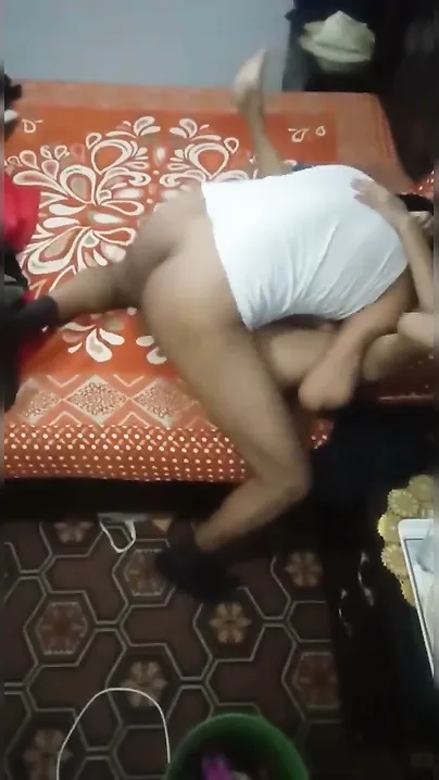 Horny Bhabhi Screaming During Rough Fuck With Lover