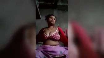 Horny Bhabhi Fingering Big Melons In Saree Lift