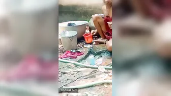 Slim Bhabhi Bathing Naked Outdoors Leaked Desi Clip