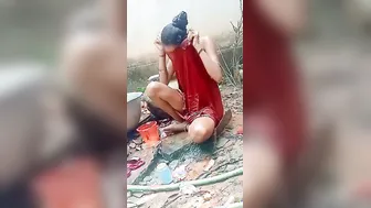 Slim Bhabhi Bathing Naked Outdoors Leaked Desi Clip