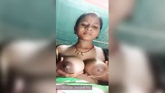 Tamil Desi Babe Teasing Wet Chut And Melons On Phone